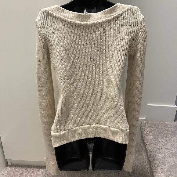 Women’s “Boyfriend Style” Super cozy Sweater, Size SMALL/MEDIUM - Picture 2 of 2